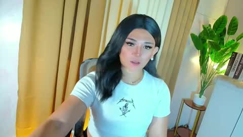 Snapshot of lesleyanderson chatting on 04/20/26, 01:19 Pat online show from 04/20/26, 01:19