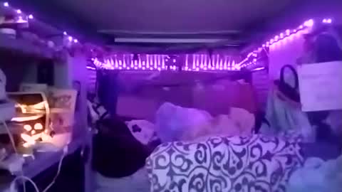 Snapshot of lesleygumgrass chatting on 11/01/25, 07:54 LesleyGumGrass- The Boring Trans girl online show from 11/01/25, 07:54