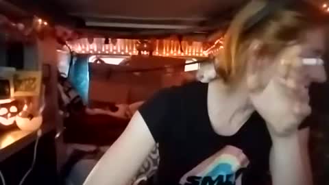 Snapshot of lesleygumgrass chatting on 11/02/25, 08:11 LesleyGumGrass- The Boring Trans girl online show from 11/02/25, 08:11