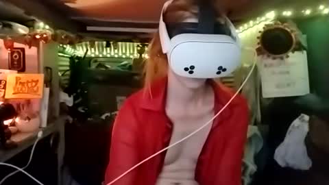 Snapshot of lesleygumgrass chatting on 11/12/25, 01:50 LesleyGumGrass- The Boring Trans girl online show from 11/12/25, 01:50