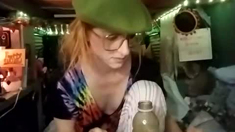 Snapshot of lesleygumgrass chatting on 11/17/25, 11:54 LesleyGumGrass- The Boring Trans girl online show from 11/17/25, 11:54