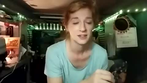 Snapshot of lesleygumgrass chatting on 11/22/25, 04:00 LesleyGumGrass- The Boring Trans girl online show from 11/22/25, 04:00