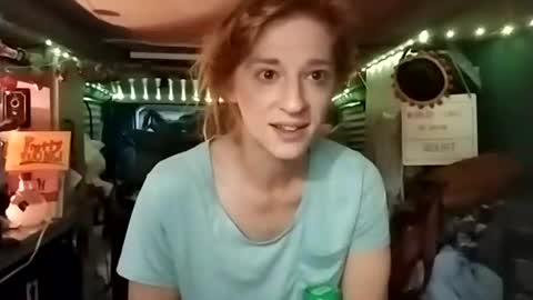 Snapshot of lesleygumgrass chatting on 11/22/25, 09:58 LesleyGumGrass- The Boring Trans girl online show from 11/22/25, 09:58