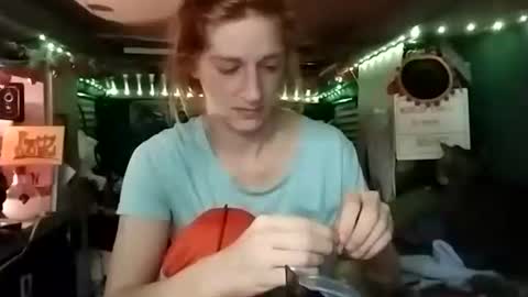 Snapshot of lesleygumgrass chatting on 11/24/25, 04:01 LesleyGumGrass- The Boring Trans girl online show from 11/24/25, 04:01