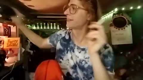 Snapshot of lesleygumgrass chatting on 11/25/25, 03:06 LesleyGumGrass- The Boring Trans girl online show from 11/25/25, 03:06