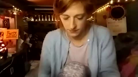 Snapshot of lesleygumgrass chatting on 12/01/25, 10:42 LesleyGumGrass- The Boring Trans girl online show from 12/01/25, 10:42