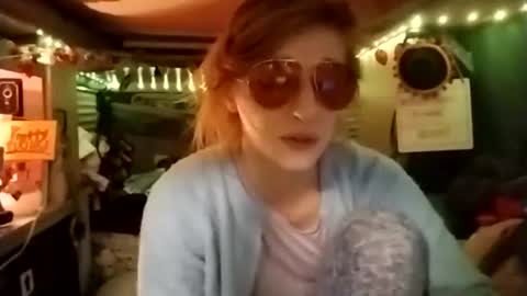 Snapshot of lesleygumgrass chatting on 12/04/25, 07:50 LesleyGumGrass- The Boring Trans girl online show from 12/04/25, 07:50