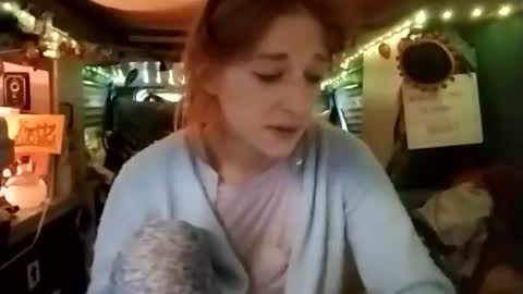 Snapshot of lesleygumgrass chatting on 12/04/25, 08:28 LesleyGumGrass- The Boring Trans girl online show from 12/04/25, 08:28