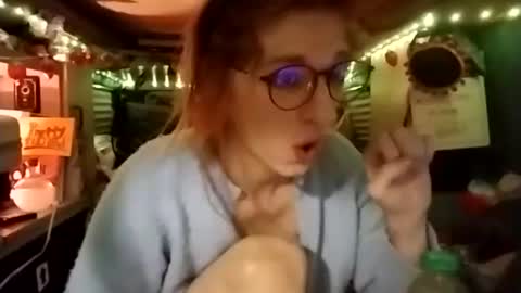 Snapshot of lesleygumgrass chatting on 12/05/25, 12:14 LesleyGumGrass- The Boring Trans girl online show from 12/05/25, 12:14