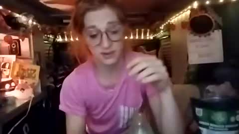 Snapshot of lesleygumgrass chatting on 12/17/25, 11:38 LesleyGumGrass- The Boring Trans girl online show from 12/17/25, 11:38