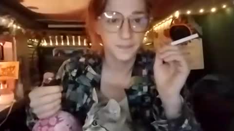 Snapshot of lesleygumgrass chatting on 12/19/25, 01:07 LesleyGumGrass- The Boring Trans girl online show from 12/19/25, 01:07