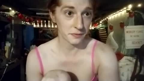 Snapshot of lesleygumgrass chatting on 03/23/26, 02:26 LesleyGumGrass- The Boring Trans girl online show from 03/23/26, 02:26