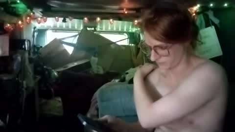 Snapshot of lesleygumgrass chatting on 05/15/26, 02:46 LesleyGumGrass- The Boring Trans girl online show from 05/15/26, 02:46