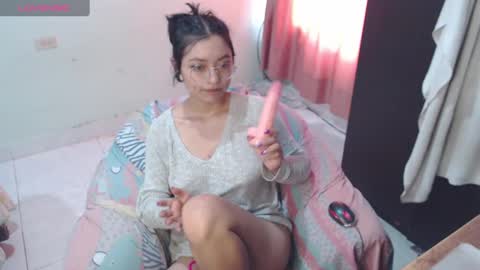 Snapshot of leslie__anderson chatting on 09/23/25, 08:34 Leslie online show from 09/23/25, 08:34