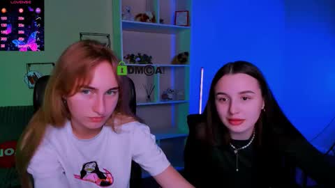 Snapshot of leslie_bird chatting on 10/15/25, 11:43 leslie_bird online show from 10/15/25, 11:43