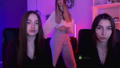 leslie_bird online show from 04/08/26, 08:25