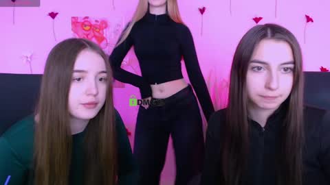 leslie_bird online show from 04/13/26, 08:53