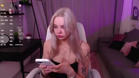 Snapshot of leslie_caronn chatting on 02/11/26, 08:19 Stacey online show from 02/11/26, 08:19