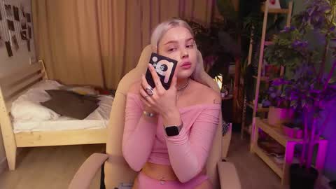 Snapshot of leslie_caronn chatting on 02/16/26, 07:48 Stacey online show from 02/16/26, 07:48