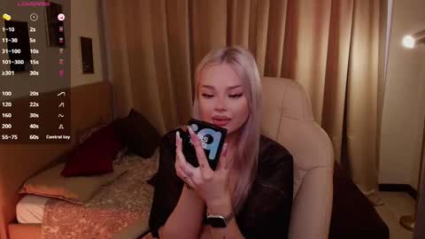 Snapshot of leslie_caronn chatting on 03/10/26, 09:03 Stacey online show from 03/10/26, 09:03