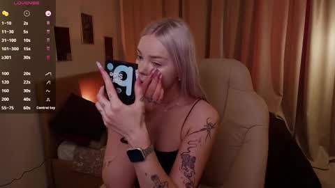 Snapshot of leslie_caronn chatting on 03/11/26, 07:36 Stacey online show from 03/11/26, 07:36