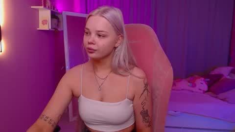 Snapshot of leslie_caronn chatting on 03/19/26, 07:45 Stacey online show from 03/19/26, 07:45