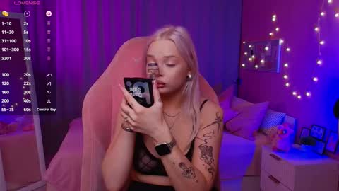 Snapshot of leslie_caronn chatting on 03/20/26, 08:08 Stacey online show from 03/20/26, 08:08