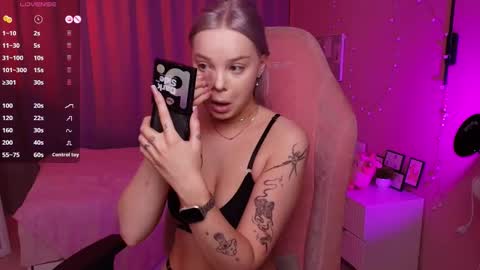 Snapshot of leslie_caronn chatting on 03/23/26, 07:34 Stacey online show from 03/23/26, 07:34