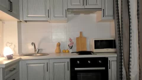  LESLIE   online show from 12/15/25, 05:12