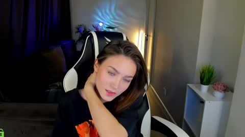 Snapshot of leslie_scottt chatting on 04/26/26, 01:25 Leslie online show from 04/26/26, 01:25