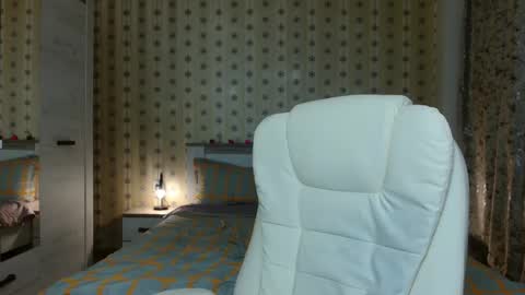 leslie_secret online show from 12/24/24, 01:06