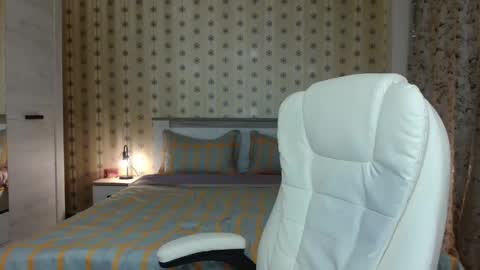 leslie_secret online show from 01/23/25, 01:41