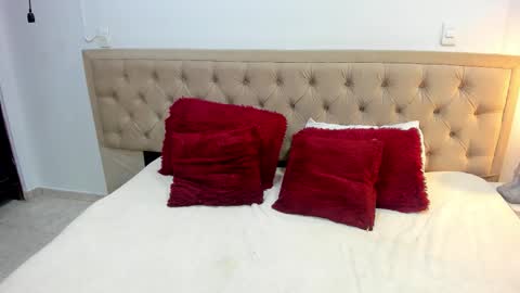 Snapshot of leslieanddrako chatting on 01/05/26, 11:41 L E S L E Y AND D R A K O online show from 01/05/26, 11:41