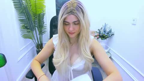 lesliemineg online show from 09/30/25, 11:48