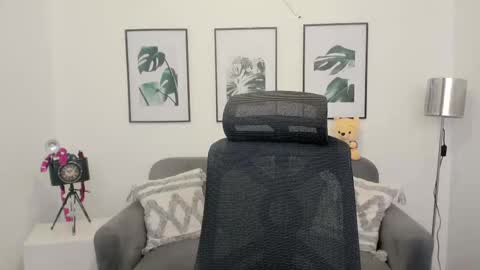 Lesly  online show from 02/12/25, 08:07