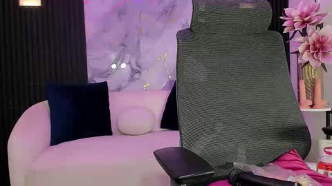 Lesly  online show from 09/29/25, 03:22