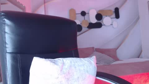 Less  online show from 12/12/24, 06:21