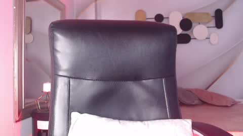 Less  online show from 12/24/24, 04:19