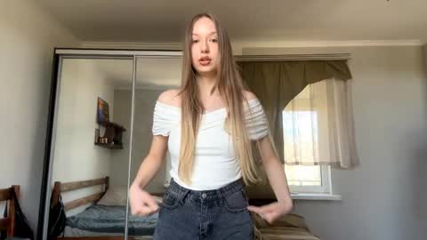 Snapshot of lessiebreidel chatting on 04/16/26, 10:38 Leslie online show from 04/16/26, 10:38