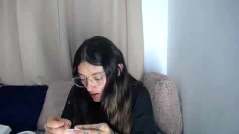 Snapshot of lessliee chatting on 03/25/26, 06:08 lessliee online show from 03/25/26, 06:08