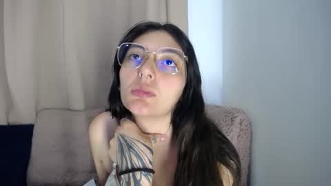 Snapshot of lessliee chatting on 03/27/26, 06:08 lessliee online show from 03/27/26, 06:08