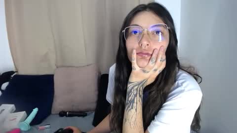 Snapshot of lessliee chatting on 04/13/26, 09:04 lessliee online show from 04/13/26, 09:04