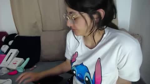 Snapshot of lessliee chatting on 04/14/26, 07:58 lessliee online show from 04/14/26, 07:58