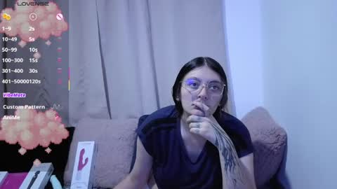 Snapshot of lessliee chatting on 06/05/26, 07:58 lessliee online show from 06/05/26, 07:58