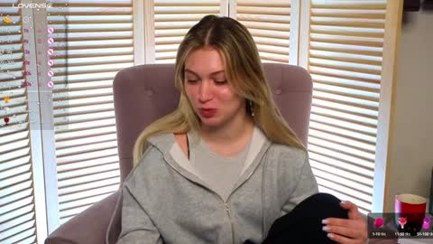 Snapshot of lesslimood chatting on 12/05/24, 12:11 Erin Open for long and cool pvts 3 online show from 12/05/24, 12:11