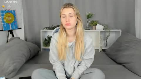 Snapshot of lesslimood chatting on 12/07/24, 11:07 Erin Open for long and cool pvts 3 online show from 12/07/24, 11:07