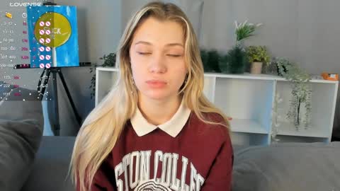 Snapshot of lesslimood chatting on 12/10/24, 09:12 Erin Open for long and cool pvts 3 online show from 12/10/24, 09:12