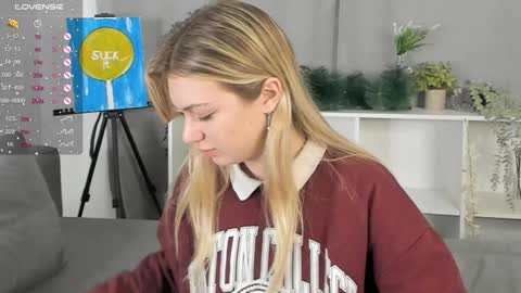 Snapshot of lesslimood chatting on 12/11/24, 09:19 Erin Open for long and cool pvts 3 online show from 12/11/24, 09:19