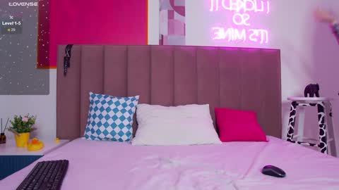 Snapshot of lessysweety chatting on 01/28/25, 03:15 Lessy online show from 01/28/25, 03:15