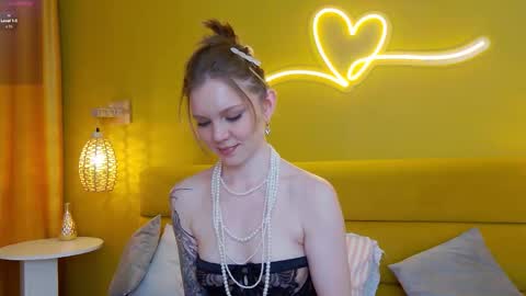 Lessy online show from 11/18/25, 02:17